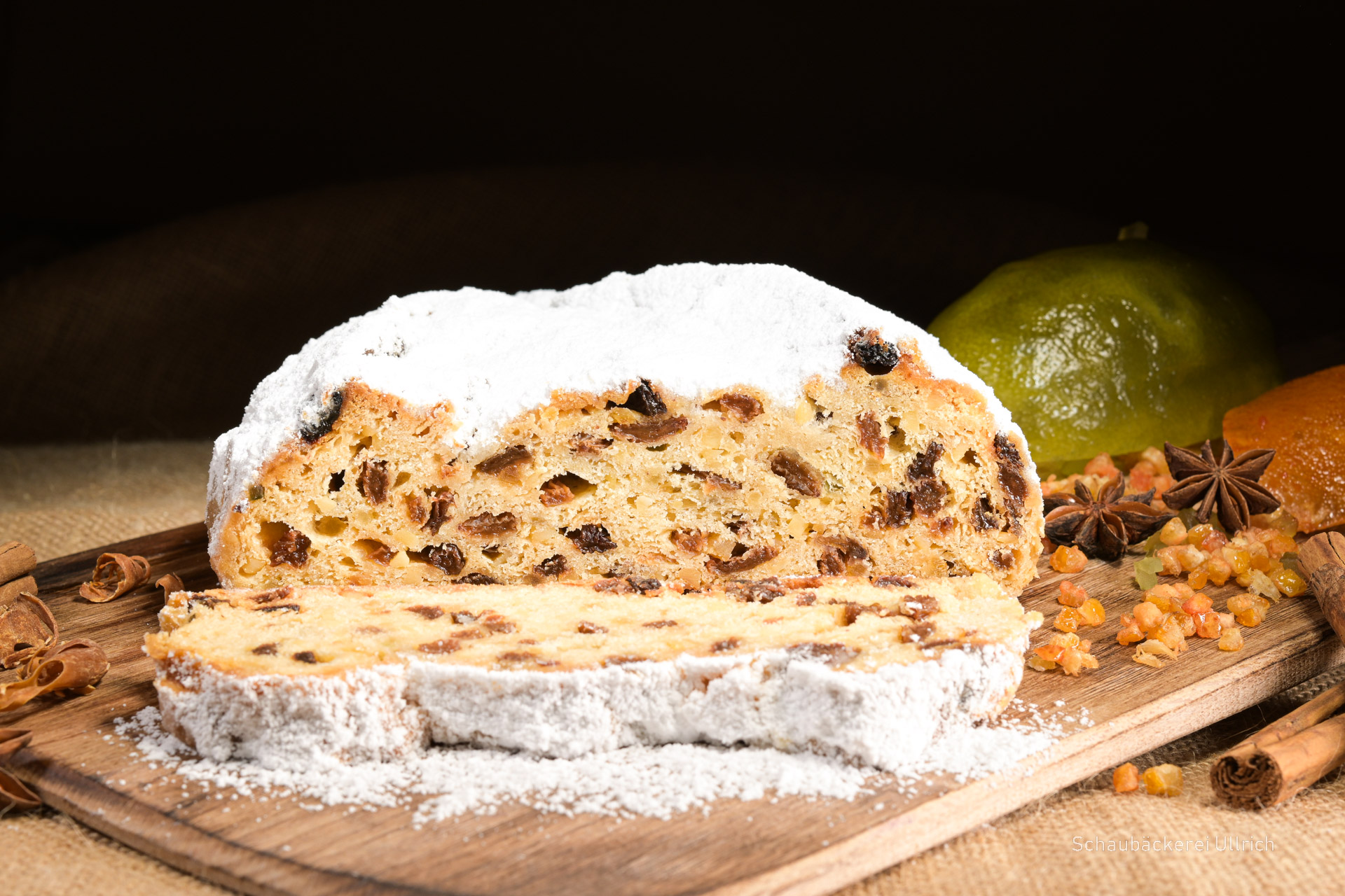 Dresdner Stollen mit Zutaten Dresdner Stollen mit Zutaten